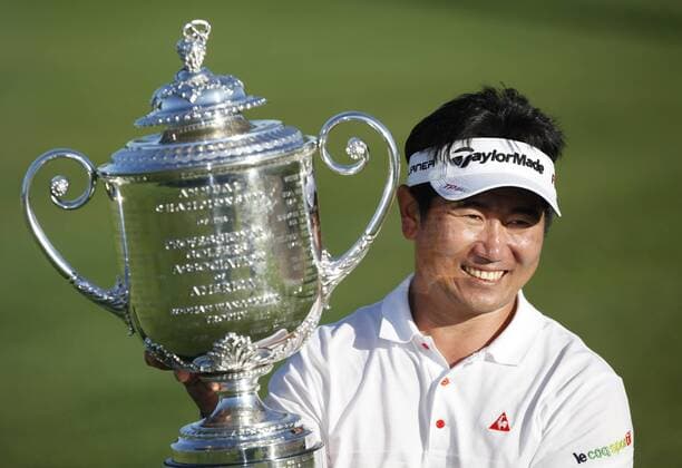 Y. E. Yang of South Korea poses with the Rodman Wanamaker Trophy over his head after winning the 91st PGA Championship  BKX2009081623