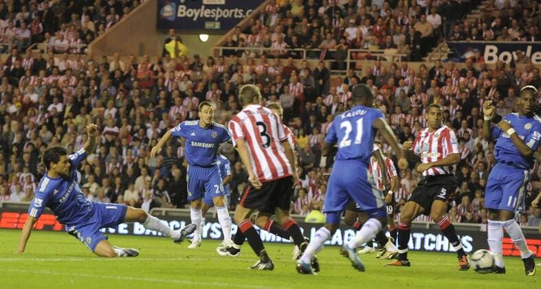 FC Chelsea London s Michael Ballack (li.) scores his goal. - EDITORIAL USE ONLY. No use with unauthorised audio, video, data, fixture lists, club league logos or live services. Online in-match use limited to 120 images, no video emulation. No use in betting, games or single club league player publications.