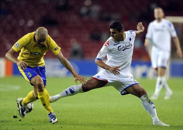 Paulo Jorge (APOEL Nikosia, li.) gegen Ailton Almeida (FC Kopenhagen) -  Fußball EC 1 Herren Champions League Qualifikation 2009 2010, Playoffs, Playoff, Play Offs, Off Gruppe Kopenhagen Dynamik,