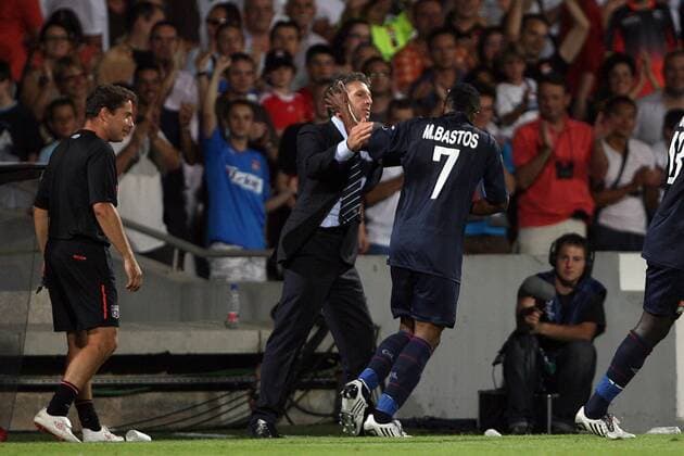 Michel Bastos et coach Claude Puel (Olympique Lyonnais, Lyon, OL) - EddyxLEMAISTRE  o0 Jubel, Qualifikation, Freude