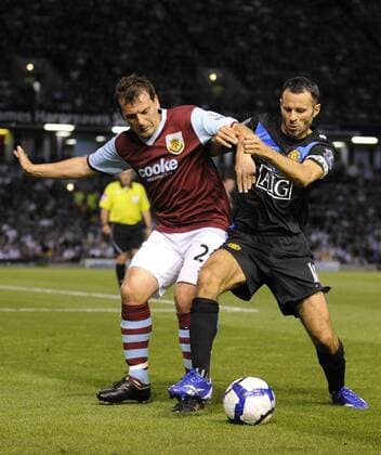 Robbie Blake of Burnley FC (li.) challenges Ryan Giggs of Manchester United EDITORIAL USE ONLY. No use with unauthorised audio, video, data, fixture lists, club league logos or live services. Online in-match use limited to 120 images, no video emulation. No use in betting, games or single club league player publications. o0 ManU