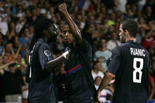Bafetimbi Gomis apres son 2e but (Olympique Lyonnais, Lyon, OL) avec Michel Bastos et Miralem Pjanic - EddyxLEMAISTRE  o0 Jubel, Qualifikation, Freude
