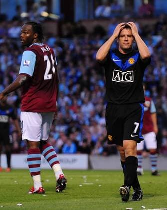 Michael Owen (R) of Manchester United dejection EDITORIAL USE ONLY. No use with unauthorised audio, video, data, fixture lists, club league logos or live services. Online in-match use limited to 120 images, no video emulation. No use in betting, games or single club league player publications. o0 FC, ManU, Burnley