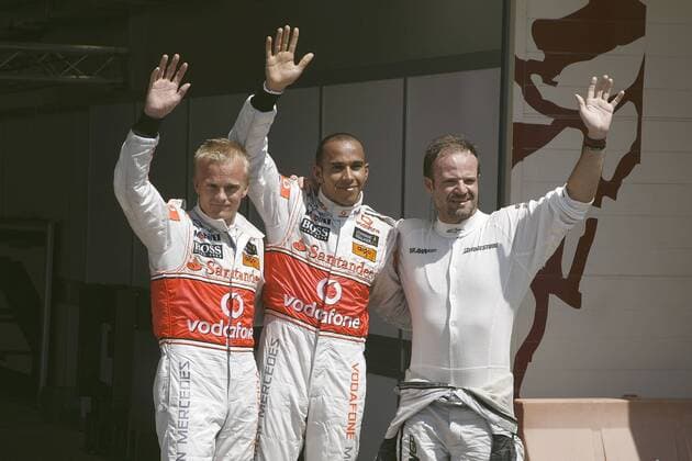 Doppel Pole für McLaren Mercedes beim GP von Europa 2009: Lewis Hamilton (England, Mitte) holt sich die Pole Position vor Teamkollege Heikki Kovalainen (Finnland, li.) und Rubens Barrichello (Brasilien Brawn GP) Motorsport Grand Prix Herren Großer Preis von Europa 2009, Formel 1 Weltmeisterschaft, F1, F, GP, WM, Qualifying Gruppe Valencia Freude,
