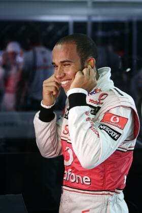 Lewis Hamilton (England McLaren Mercedes) telefoniert Motorsport Grand Prix Herren Großer Preis von Europa 2009, Formel 1 Weltmeisterschaft, F1, F, GP, WM, Qualifying Einzelbild Valencia Freude,