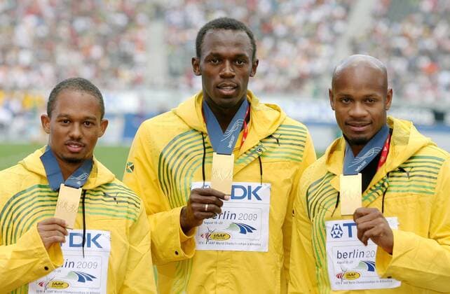 Usain Bolt (Mitte) - Weltmeister mit der 4x100m Staffel bei der WM 2009, daneben Michael Frater (li.) und Asafa Powell (alle Jamaika) Leichtathletik WM Herren WM 2009, 4x100m Staffel Gruppe Berlin