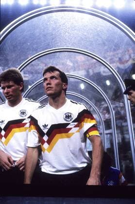 Lothar Matthäus (re.) und Stefan Reuter (beide BR Deutschland) - Fußball EM Herren EM 1988, Länderspiel, Nationalmannschaft, Nationaltrikot, Halbfinale Gruppe Hamburg