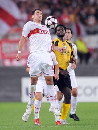Fussball Championsleague Qualifikation : VfB Stuttgart - FC Timisoara Timo Gebhart ( VfB Stuttgart, li.) gegen Winston Parks (Timisoara) 