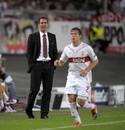 Fussball Champions League Qualifikation, 2009 10, Play-off, VfB Stuttgart, Trainer Markus Babbel (Stuttgart) unzufrieden an der Seitenlinie.