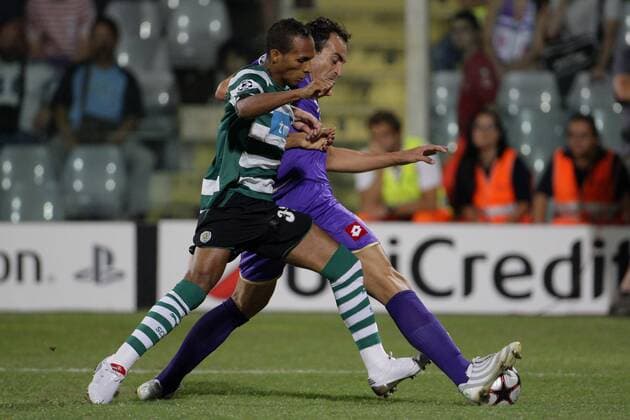 Liedson (Sporting Lissabon) gegen Dario Dainelli (AC Florenz ACF Fiorentina) (R) 