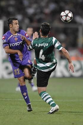 Marco Marchionni (AC Florenz ACF Fiorentina) (L) gegen Anderson Polga (Sporting Lissabon) 