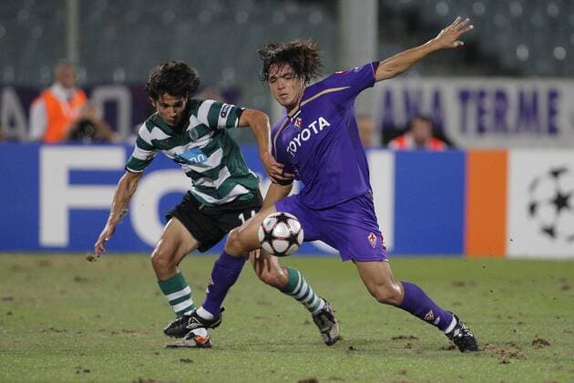Juan Manuel Vargas (AC Florenz ACF Fiorentina) (R) gegen Matias Fernandez (Sporting Lissabon) 