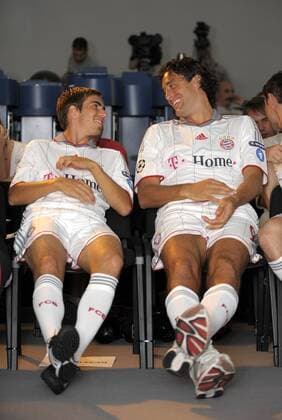 FC Bayern München im Planetarium München, mit Vorstellung des neuen ADIDAS Champions League Trikots für den FC Bayern. Philipp Lahm (li.) und Luca Toni (beide Bayern) o00 Trikotvorstellung, Pressetermin