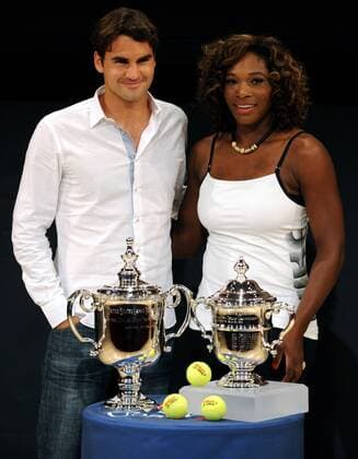 NEW YORK -- Roger Federer of Switzerland (L) and Serena Williams of the USA pose with the US Open trophies during a news conference for the 2009 US Open tennis tournament  o0 Pressetermin US Open ATP Tour, New York, NY N Y, Flushing Meadow WTA o0 Trophäe Pokal Herren Damen