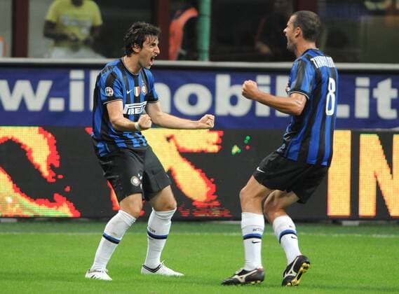 Diego Milito (li.) und Thiago Motta (beide Inter Mailand) - Fußball Herren Serie A 2009 2010, 1. Italienische Liga, FC Internazionale Mailand Gruppe Mailand Freude, Begeisterung,