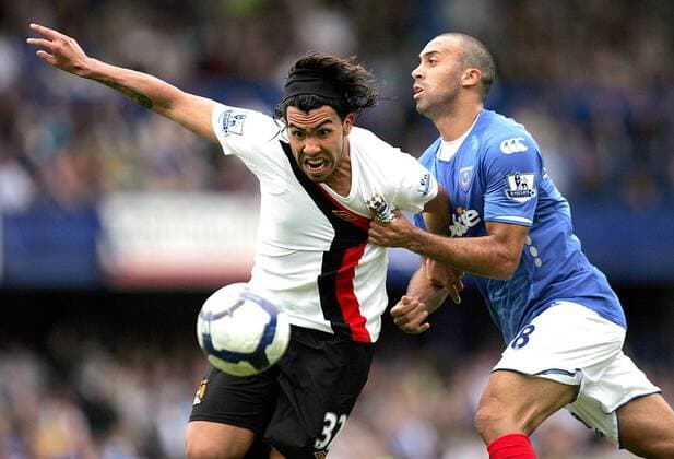 Carlos Tevez of Manchester City (li.) and Anthony Vanden Borre of Portsmouth fight for the ball Barclays Premier League Portsmouth v Manchester City 30th August, 2009 EDITORIAL USE ONLY. No use with unauthorised audio, video, data, fixture lists, club league logos or live services. Online in-match use limited to 120 images, no video emulation. No use in betting, games or single club league player publications.