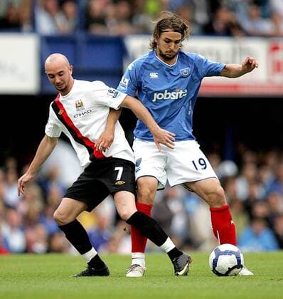 Niko Kranjcar of Portsmouth holds off Stephen Ireland of Manchester City (li.) Barclays Premier League Portsmouth v Manchester City 30th August, 2009 EDITORIAL USE ONLY. No use with unauthorised audio, video, data, fixture lists, club league logos or live services. Online in-match use limited to 120 images, no video emulation. No use in betting, games or single club league player publications.