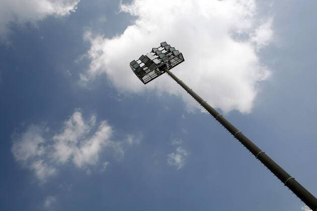 Flutlichtmast im Stadion des KSV Holstein Kiel Fußball Herren 3. Liga 2009 2010, KSV Holstein Kiel Einzelbild Kiel