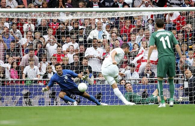 Samir Handanovic of Slovenia (green) watches Frank Lampard of England (white) s penalty go past him International Friendly England (white) v Slovenia (green) 5th September, 2009 EDITORIAL USE ONLY. No use with unauthorised audio, video, data, fixture lists, club league logos or live services. Online in-match use limited to 120 images, no video emulation. No use in betting, games or single club league player publications.