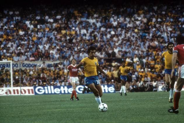 Zico (Brasilien) Fußball WM Herren WM 1982, Länderspiel, Nationalteam, Nationaltrikot, Brasilien - Sowjetunion 2:1, UdSSR Totale Sevilla Dynamik,