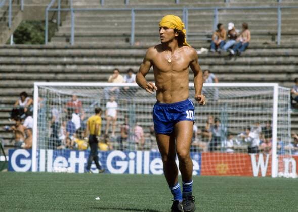 Zico (Brasilien) mit Trikot als Kopftuch Fußball WM Herren WM 1982, Nationalteam, Training Einzelbild Sinnlichkeit,