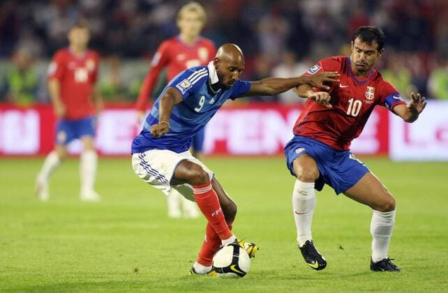 Nicolas Anelka (FRA, L) contre Dejan Stankovic (Serbia) - NxLeGouicxFep - 