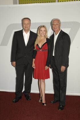 Moderator Oliver Welke (li.), Moderatorin Andrea Kaiser und Fußballexperte Franz Beckenbauer (alle Deutschland) werden als neues ran Moderatorenteam für die Champions League 2009 2010 vorgestellt Fußball EC 1 Herren Pressetermin 2009 2010, Champions League, Präsentation, Journalist, Medien, Gruppe München