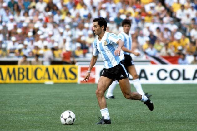 Osvaldo Ardiles (Argentinien) Fußball WM Herren WM 1982, Länderspiel, Nationalteam, Nationaltrikot, Einzelbild Barcelona