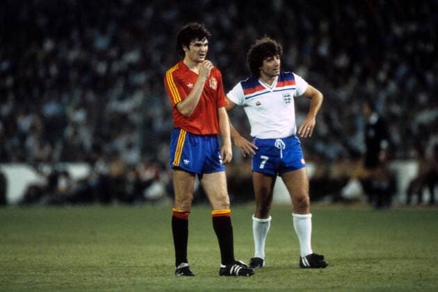 Jose Antonio Camacho (Spanien, li.) und Kevin Keegan (England) Fußball WM Herren WM 1982, Länderspiel, Nationalteam, Nationaltrikot, Gruppe Madrid