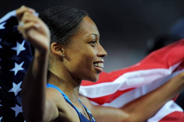 Allyson Felix (USA) - Weltmeisterin 2009 über 200m o0 Sieg, Sieger, Weltmeister, Jubel, Freude, Fahne, Nationalfahne, Porträt
