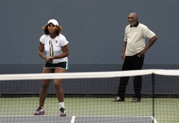 Serena Williams of the USA practicing while her father Richard Williams watches ----- Icon30909090837 o0 Vater, Eltern EDITORIAL USE ONLY