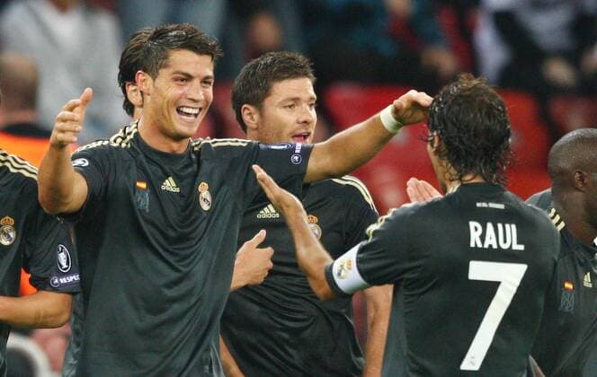 Christiano RONALDO (L) , Real Madrid - Jubel mit RAUL , Fussball Champions League , Gruppenphase Hinspiel , Zürich , 15.09.2009 FC ZUERICH - REAL MADRID CL Saison 2009 2010