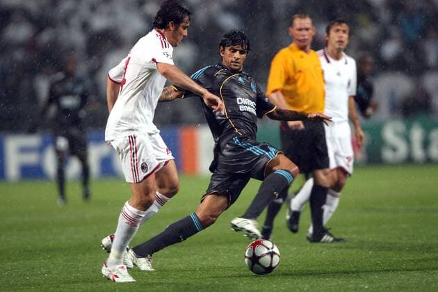 Lucho Gonzalez (Marseille, R) et Massimo Oddo (Milan AC) -  o0 Olympique OM Mailand