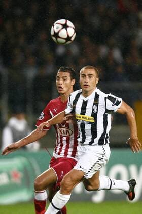 Fabio Cannavaro (Juventus, R) - Marouane Chamakh (Girondins de Bordeaux) 