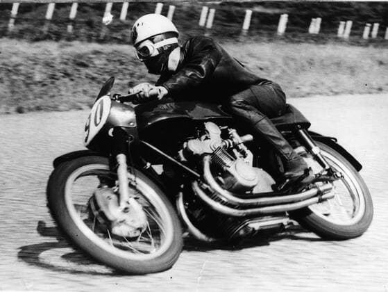 GEOFF DUKE (GBR)  - ZUMAk09 o0 Herren Motorsport Motorrad o0 Aufnahmedatum