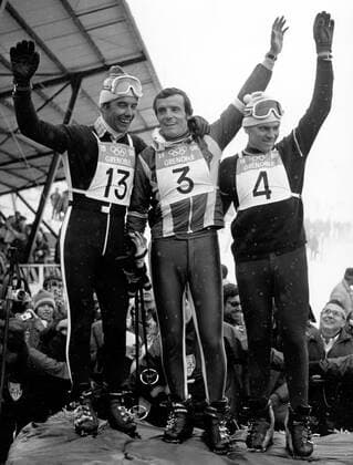 Grenoble - JEAN CLAUDE KILLY (FRA, Mitte) celebrating for his second gold medal. Next to him are Willy FAVRE (SUI; L) and HEINRICH MESSNER (AUT)  - ZUMAk09 o0 OS Winter Olympische Winterspiele Olympia o0 Herren Ski Alpin Alpiner Skisport Sieg