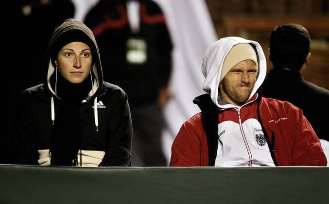TENNIS - ITF, Daviscup, CHI vs AUT PUB-18090967092 - RANCAGUA,CHILE,18.SEP.09 -DIVERS, TENNIS, SCHWIMMEN - ITF, Davis Cup, Chile vs Österreich, Weltgruppen Play-Off. Mirna Jukic und Jürgen Melzer (AUT).  o0 Schwimmen Privat, Familie, Mann, Frau, Freund, Freundin