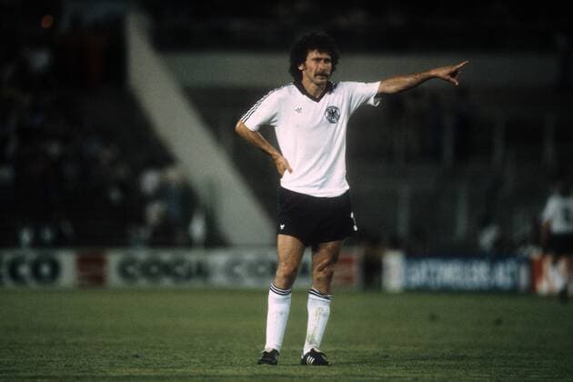 Paul Breitner (BR Deutschland) gibt Anweisungen Fußball WM Herren WM 1982, Länderspiel, Nationalteam, Nationaltrikot, BRD, BR Deutschland Einzelbild Madrid