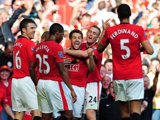 Michael Owen (M) of Manchester United celebrates scoring the winning goal - EDITORIAL USE ONLY. No use with unauthorised audio, video, data, fixture lists, club league logos or live services. Online in-match use limited to 120 images, no video emulation. No use in betting, games or single club league player publications. o0 Jubel Freude