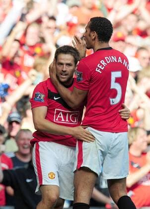 Michael Owen (L) of Manchester United celebrates scoring the winning with Rio Ferdinand - EDITORIAL USE ONLY. No use with unauthorised audio, video, data, fixture lists, club league logos or live services. Online in-match use limited to 120 images, no video emulation. No use in betting, games or single club league player publications. o0 Jubel Freude