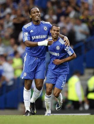 FC Chelsea London s Didier Drogba (L) celebrates scoring his sides third goal with Ashley Cole EDITORIAL USE ONLY. No use with unauthorised audio, video, data, fixture lists, club league logos or live services. Online in-match use limited to 120 images, no video emulation. No use in betting, games or single club league player publications. o0 Jubel, Freude