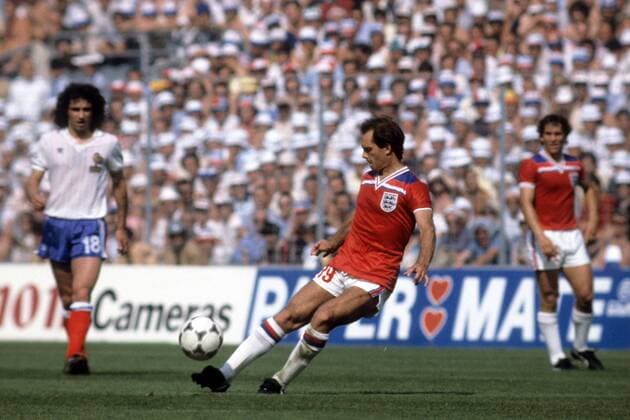 Ray Wilkins (England, Mitte) Fußball WM Herren WM 1982, Länderspiel, Nationalteam, Nationaltrikot, England - Frankreich 3:1 Gruppe Bilbao Dynamik,