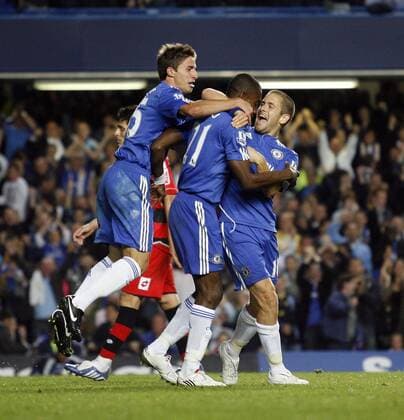 Chelsea London s Joe Cole (R) celebrates with goalscorer Salomon Kalou (C) - Carling Cup Chelsea v QPR (Queens Park Rangers) - 23rd September, 2009 EDITORIAL USE ONLY. No use with unauthorised audio, video, data, fixture lists, club league logos or live services. Online in-match use limited to 120 images, no video emulation. No use in betting, games or single club league player publications. o00 FC o0 Jubel Freude