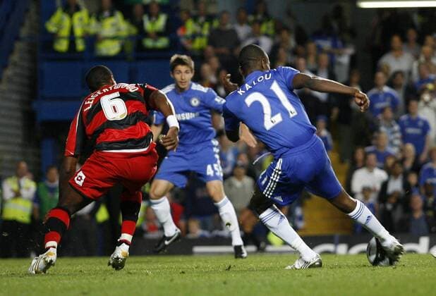 Chelsea London s Salomon Kalou scoring his sides opening goal - Carling Cup Chelsea v QPR (Queens Park Rangers) - 23rd September, 2009 EDITORIAL USE ONLY. No use with unauthorised audio, video, data, fixture lists, club league logos or live services. Online in-match use limited to 120 images, no video emulation. No use in betting, games or single club league player publications. o00 FC o0 Tor