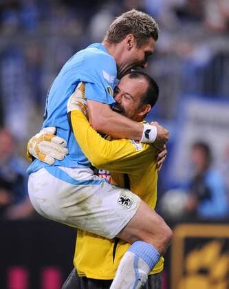 Torben Hoffmann (li.) und Torwart Gabor Kiraly (beide 1860) jubeln -  o0 TSV 1860 München, Jubel, Freude