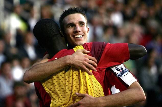 Robin van Persie of Arsenal celebrates scoring his side s winning goal -- Barclays Premier League Fulham v Arsenal 26th September, 2009 EDITORIAL USE ONLY. No use with unauthorised audio, video, data, fixture lists, club league logos or live services. Online in-match use limited to 120 images, no video emulation. No use in betting, games or single club league player publications. o0 Jubel Freude FC