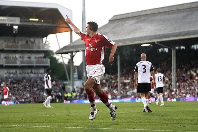 Robin van Persie of Arsenal celebrates scoring his side s first goal -- Barclays Premier League Fulham v Arsenal 26th September, 2009 EDITORIAL USE ONLY. No use with unauthorised audio, video, data, fixture lists, club league logos or live services. Online in-match use limited to 120 images, no video emulation. No use in betting, games or single club league player publications. o0 Jubel Freude FC