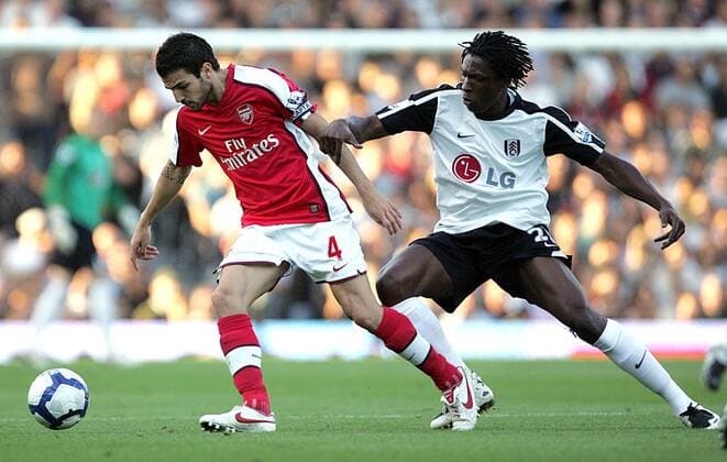 Cesc Fabregas of Arsenal (L) holds off Dickson Etuhu of Fulham -- Barclays Premier League Fulham v Arsenal 26th September, 2009 EDITORIAL USE ONLY. No use with unauthorised audio, video, data, fixture lists, club league logos or live services. Online in-match use limited to 120 images, no video emulation. No use in betting, games or single club league player publications. o0 FC