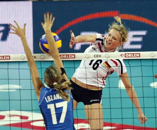 WROCLAW 26 09 2009 - 2009 EUROPEAN CHAMPIONSHIPS - GERMANY (white) vs FRANCE N Z MARGARETA KOZUCH ---  BOR_20090926_1679.jpg