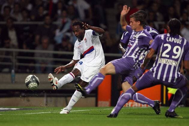 Sidney Govou (Olympique Lyonnais OL, li.) vs FC Toulouse - EddyLEMAISTRE 